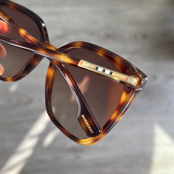 BURBERRY HAVANA SQUARE SUNGLASSES - Picture 2 of 10